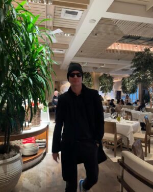 Emilio Insolera Instagram - Giornata piovosa 🌧️ a Los Angeles. Pranzo all #avra. Appuntamento con me stesso. 

Rainy 🌧️ day in Los Angeles. Lunch at #avra. Dating with myself.

Dia lluvioso 🌧️ en Los Angeles. Almuerzo al #avra. En una cita conmigo mismo.