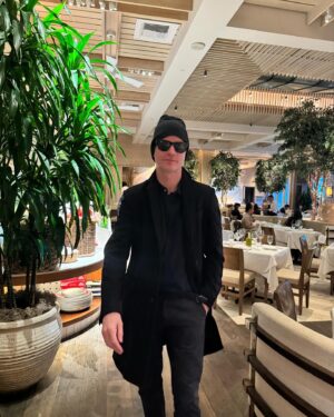 Emilio Insolera Instagram - Giornata piovosa 🌧️ a Los Angeles. Pranzo all #avra. Appuntamento con me stesso. 

Rainy 🌧️ day in Los Angeles. Lunch at #avra. Dating with myself.

Dia lluvioso 🌧️ en Los Angeles. Almuerzo al #avra. En una cita conmigo mismo.