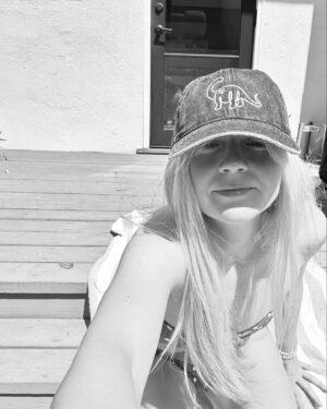 Emily Kinney Instagram - Heartbreak but make it hot. Buy a broken hearted Dino hat. 💔🦕🔥Link to hats in bio.