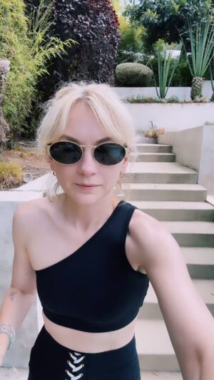Emily Kinney Instagram - Been rlly busy lately wassup @dancingwiththestars ✨