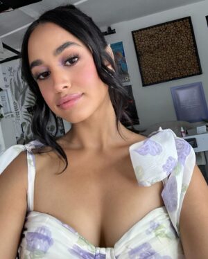 Emily Tosta Instagram - tea party with my @teencanceramerica family💜

hair & makeup: @barbarapferrer 
styling: @emilia.tosta