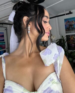 Emily Tosta Instagram - tea party with my @teencanceramerica family💜

hair & makeup: @barbarapferrer 
styling: @emilia.tosta