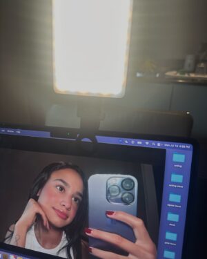 Emily Tosta Instagram - spent the past month and a half working in my country✨🇩🇴🎬 que bendición. 

🤍Del Olor De Las Nubes🤍