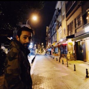 Emir Çubukçu Instagram - Beynime beynime bjk marşı söylüyorlardı... bu onun bakışı! 
#çocuklukaşkımsın #kupalaralayıksınsenşanlıgalatasaray 😎
@atesberkay @guvenyadamurat @boraakkas
