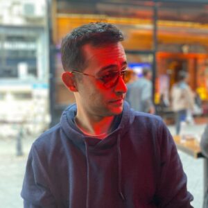 Emir Çubukçu Instagram - 👓 
📸: @boraakkas