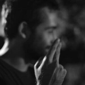 Emir Çubukçu Instagram - Sigarayı bırakmaya çalışıyormuşum gibi.