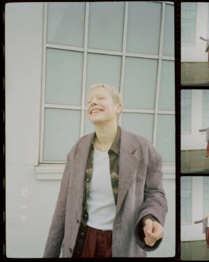 Emma D'Arcy Instagram - In the latest episode of House of the Dragon, the world met @emmaziadarcy screaming and covered in blood. 🩸 ⁣
⁣
As the scales of the Game of Thrones prequel reached its midpoint, viewers were catapulted 10 years into the future where 30-year-old nonbinary London-based actor Emma took over the brilliant and complex role of Rhaenyra Targaryen — daughter of King Viserys and heir to the Iron Throne. 👑 ⁣
⁣
At the link in bio, the actor speaks to i-D on how Maggie Nelson and the patriarchy fuelled their performance in the HBO show.⁣
.⁣
.⁣
.⁣
Text @frankie__dunn⁣
Photography @picpicpiczo⁣
Styling @rosefordestudio⁣
Hair @jodytaylorhair⁣
Makeup @justinejenkins⁣
Publicist @dobbsCLD⁣