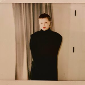 Emma D'Arcy Instagram - #houseofthedragon LA PREMIERE
styling by @rosefordestudio 
mask by @hollysilius 
hair by @jodytaylorhair 
shoulders by @vetements_official 

🤍
