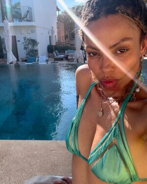 Emma Dabiri Instagram - Irish Mammies on tour !!! Is life allowed to be this fun? Is food allowed to taste this good ? Is the world allowed to be this beautiful?! WHAT A TRIP !!! Thank you for having us @terankahotelformentera !!! Seabass in mint leaf taco might be just one of THE BEST things I’ve ever tasted !!! Swimming in azure blue seas, biking around paradise (I’ve never been on an electric bike before   now I’m obsessed), Chi dancing, yoga and pilates, craic and deeps chats !!! BLISS 💫