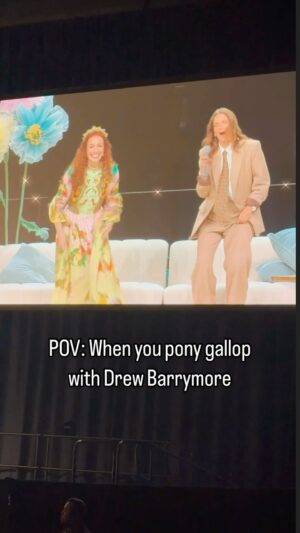 Emma Watkins Instagram - Surreal evening chatting and galloping with Drew Barrymore 🫶🏽🐎 #thankyou