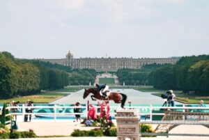 Emmanuel Macron Instagram - Les épreuves équestres au Château de Versailles sont tout simplement magiques.

En prime, l’équipe de France décroche la médaille de bronze. Félicitations !