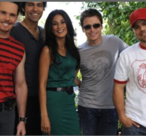 Emmanuelle Chriqui Instagram - This day, 20 years ago #entourage came out!!!! I have said it a zillion times, I will forever be grateful to @mrdougellin for choosing me to play the incredible character of Sloan. She  will live in my heart forever. These years on the show were some of the best of my life. This cast and crew is what dreams are made of. There is too much to say.. so enjoy the pics!  #fam4life❤️