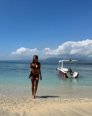 Emmanuelle Cureau Instagram - SUMMER 24 DUMP 

  La dernière ma pref 🤎☁️