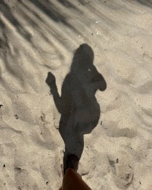 Emmanuelle Cureau Instagram - J’ai envie de (Re)NOUVEAU …

J’ai envie de découverte et de folies, 

D’excitation et d’inconnu, 

De challenges et d’aventure.

J’ai envie de me réveiller en me disant 
C’était risqué mais Putain, je l’ai fait ! 

🤎 

#Penséedujour