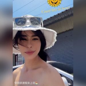 Emmie Reis Instagram - You again!
是養眼白胡椒大馬王子謝佳見！
（怎麼名稱愈來愈長😂）
@_________mv_________ 

因為他說在他的家鄉，
小時候家裡都有種白胡椒

這一集小琉球的播出，
我們一起去了解跟撿海廢製作成杯墊
還跟Max做了海龜燒🐢
（所得都捐獻給海龜保育喔！）
（捐至台灣咾咕嶼協會）

外景真的很累，
有時候又熱又累快要中暑
但是這很有意義

當天太陽炙熱的烤著，
但大家還是出門來買我們的海龜燒
謝謝你們🫶🏻

#上山下海過一夜

ootd/ @sandroparis