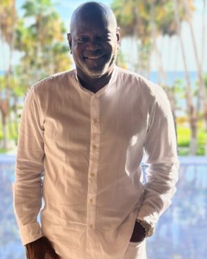 Emmitt Smith Instagram - Take the trip, you’ll thank yourself later 🏝️🍹