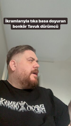 Emre Mutlu Instagram - İkramlarıyla tıka basa doyuran bonkör tavuk dönerci.