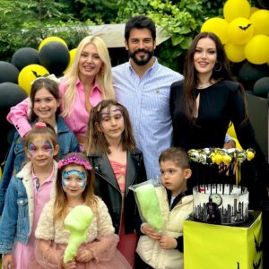 Enise Ütük Instagram - Sevgi pıtırcığım, canım Karan’ım iyi ki doğdun. Şahane yılların olsun güzel ailenle seni çok seviyoruz. 🤗🥳✨💞🙏🏻