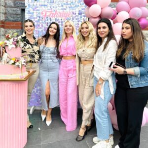 Enise Ütük Instagram - Sevgi pıtırcığım, canım Karan’ım iyi ki doğdun. Şahane yılların olsun güzel ailenle seni çok seviyoruz. 🤗🥳✨💞🙏🏻