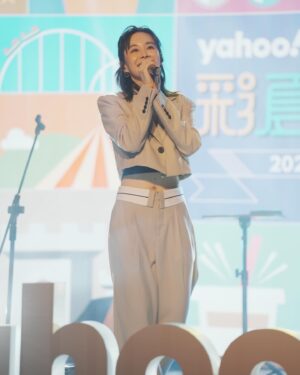 Enno Cheng Instagram - 倒著走看一些碎片。
（感謝幾位常常見面的同學提供 yahoo當天的照片）