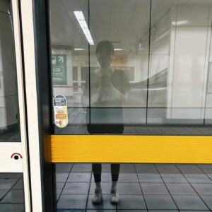 Enno Cheng Instagram - 今天去重訓，滿硬的，最後一組做完整個人攤掉。
這兩天營運長很可憐，一大早，不該是休假日要起床的那種時間，就被我的訊息瘋狂轟炸。
有時候我會忘記人性化地對待自己，但虐自己的同時其實也會跟著虐別人，cause I am THE BOSS（嗯哼），而且你們知道最不人性的是什麼嗎？那就是「我本人」就是我自己，以及很多人的工作🤣

要跟我工作真的太難了啦，能忍受的都是王者。在這裡自我提醒一下。