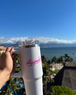 Enrique Arrizon Instagram - Vamos a divertirnos, vamos a crecer juntos, vamos a filmar Acapulco 3! ❤️🎬 Gracias a toda la producción y al personal del hotel por recibirnos con los brazos abiertos