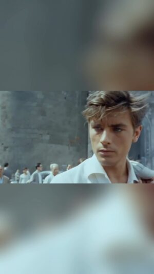 Éric Zemmour Instagram - Le plus bel homme du XXème siècle est mort. 

Il fut l’incarnation de l’élégance française, du style français et du cinéma français. 

Il porta dans le monde entier notre art de vivre et d’aimer.

Adieu, Alain Delon.