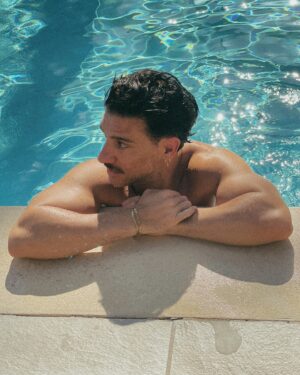 Erick Elías Instagram - 5 días para mi cumpleaños ! …☀️💦