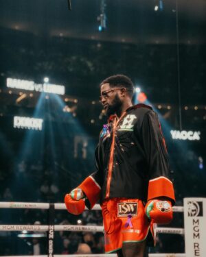 Erickson Lubin Instagram - Say that it’s love out they mouth but that shit be fake so i been looking for peace begging for space #HammerTime