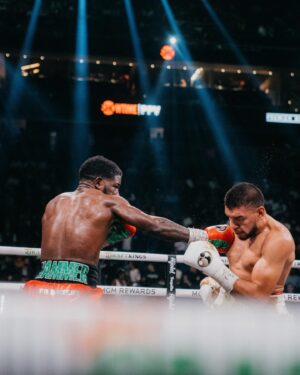 Erickson Lubin Instagram - Don’t get caught up in biased commentators and unofficial scorecards I know the game well & i’ve showed different dimensions in my arsenal I can go toe to toe with whoever & could make the night easy with my boxing ability, often times they take me for granted but the resume speaks for itself!… TOP DOG 💪🏿 #HammerTime