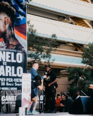 Erickson Lubin Instagram - Don’t get caught up in biased commentators and unofficial scorecards I know the game well & i’ve showed different dimensions in my arsenal I can go toe to toe with whoever & could make the night easy with my boxing ability, often times they take me for granted but the resume speaks for itself!… TOP DOG 💪🏿 #HammerTime