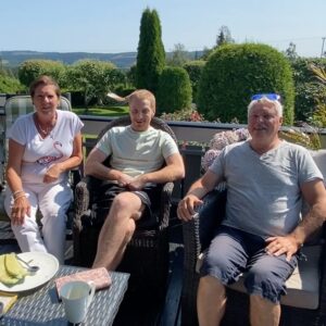 Erik Hagen Instagram - Vi er på besøk i åsmarka , vi besøker Jonas og familie ha en fin sommer💜😎🙂