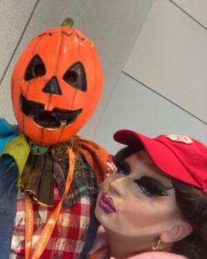 Erika Klash Instagram - @newyorkcomiccon Photodump!
💥
HUGE thank you to @crimsonkitty for organizing our drag & cosplay crafts panel! It was a joy to share some of my crafting hacks alongside @nostalgiajunki3 // @ned_flanderstark // @kinggrickyyrosee (the afterparty was 🔥 too)
💥
ALSO thank you to @geeksout for having me at their Queer Ally Pride Lounge on Sunday. Not only did we have a super fun & successful Q&A, but I also did an impromptu Drag Queen Story Hour after a scheduling hiccup brought several families to the lounge. ( @dj_writes provided the 📚 all the way from Artist Alley )