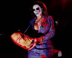 Erika Klash Instagram - 🔪🩸🎃 The Shape 
(Mikal Myers) 🎃🩸🔪
-
This gender-bent take on the slasher icon shows the character at a moment in time: directly after the events of the original 1978 Halloween film. After Dr. Loomis shot her 6 (7?) times, where did she go and what did she do (to him)? We shot this at the end of October in South Pasadena, using key locations where the John Carpenter classic was filmed.
-
🎃 Photos by @cashmonetdrag Edited by Me
🔪 Assisted by @janerivas_ & @rockmsakura 
-
🪡  @bea_dazzler 
💈  @thelomaprietta 
🔪  Dr. Loomis head @creepytwistsproductions 
🎃  Tombstone & Iron-on Patch @oyemoye_art