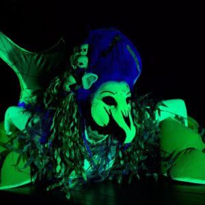 Erika Klash Instagram - ✨🌊🐴🧜‍♀️ Glowing Beach Kelpie ✨🌊🐴🧜‍♀️
⚰️
If you haven't seen the Ted Danson / Leslie Nielsen segment in Creepshow (1982), I highly recommend, it kept me company a lot while designing and making this look.
⚰️
📸 @cashmonetdrag