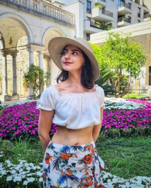 Erika Toa Russo Instagram - Un poco del turismo veraniego a 37° 🥵
...pero beeeeello! 
Esta ciudad es Udine, linda no? Una mini simil Venezia 🍾

#photobumb que no logré postear!
.
.
.
#Toa #turistlife #worldcitizen #bianchetto #Friulano #udine #Italy #summer2024 #estate2024 #hat #hot #instapic #
