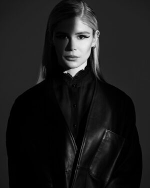 Erin Moriarty Instagram - Spent the day with @theamazingmagazine and had so much fun (and it’s NOT at all because they made me look far cooler than I am) 🖤. THANK YOU, Team Amazing: @theamazingmagazine @richardmachadophotography @donaldlawrence8 @chadandrehair @nadineortega_ @lynxproductionsinc @leiphillips @sabreenahrochelle