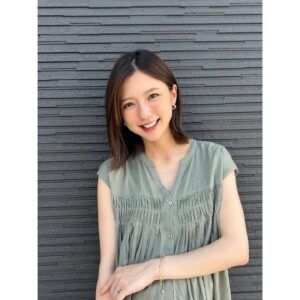 Erina Mano Instagram - 今日は連載に載せる写真を撮影📷
今日も暑いですね☀️
これだけ暑いと帽子も欠かせない日々！
キャップも好きだしバケハも好き🤭🤍
.
.
気がつけば2024年も半分終わりましたね😳
なんだかんだあっという間に過ぎていくから
1日1日を大切に過ごさなきゃ！と最近改めて思いました🫧
まずは今年も暑すぎるであろう夏を元気に乗り切るために
しっかり水分補給して食事にも気をつけて体力を落とさないようにしないと🫠　
みんなも熱中症や夏風邪に気をつけてね！！
#近況
#今日の写真
#バケハ
#UMBRO
#暑いね
#毎日を大切に
