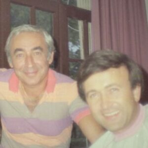 Erol Evgin Instagram - Şan Tiyatrosunda müzikaller sergilediğimiz yıllardan sevgili Şener Şen’le bir anı.. #tbt