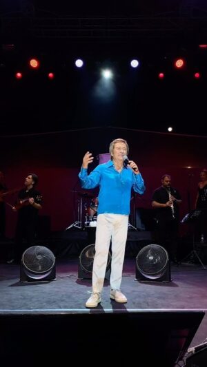 Erol Evgin Instagram - Geçtiğimiz akşam Kuşadası Altın Güvercin Amfi Tiyatro’da gerçekleşen konserimden… 
Sevgili Kuşadalılar muhteşemdiniz✨