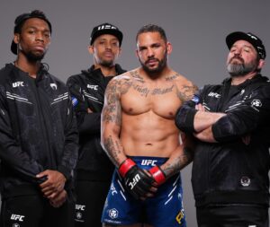 Eryk Anders Instagram - Full spectrum 

#yaboi #lightskineyes