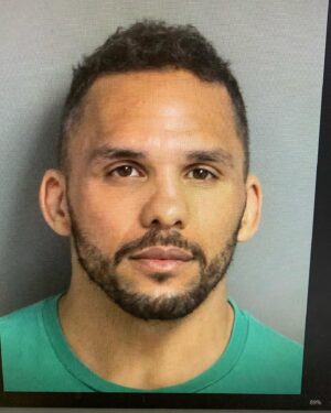 Eryk Anders Instagram - Smile for the birdie 📸