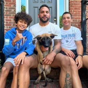 Eryk Anders Instagram - Mama said no pussycats inside my dog house 

#yaboi #fathersday #dawgs
