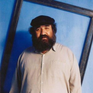 Esmael Barari Instagram - استاد مرحوم رضا شریفی
هر ترم که در دانشگاه درس می دهم، ناخودآگاه فرصتی پیش می آید که نامش یا خاطره ای از او را نقل کنم!
سعدیا مرد نکونام نمیرد هرگز،
مرده آنست که نامش به نکویی نبرند!