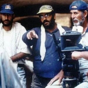 Esmael Barari Instagram - پشت صحنه فيلم سينمايي "كوير مرگ" 
از راست: 
کیوان رسایی، دستیار فیلمبردار
رضا رضی، مدیر فیلمبرداری
اسماعیل براری، کارگردان
امیر معقولی، دستیار فیلمبردار
لیلا بوشهری، بازیگر

یادداشت  فیلمساز:
"عيسي به رهي ديد يكي كشته فتاده،
حيران شد و بگرفت به دندان سرانگشت
گفتا که: کرا کشتی، ناکشته شدی زار؟
تا باز که او را بکشد؟ آنکه تو را کشت!"
ناصرخسرو 🔴 ورکشاپ و نمایش فیلم سینمایی کویر مرگ، ۲۲/آبان/۹۷، دانشگاه رسانه
