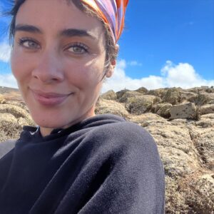 Esmeralda Pimentel Instagram - HAPPY BIRTHDAY, ESME!
🦋❤️🌊✨

Gracias por tanto tantísimo amor. Dios, te volaste la barda! 
Estoy rodeada de muchísimo amor y eso me convierte en una afortunada. Wow! Y pensar que esto es solo el inicio de my Rebirth! 

CONFÍO! 🦋