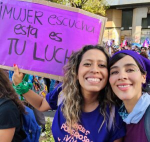 Esmeralda Pimentel Instagram - NOS CRECIERON ALAS! 💜

Por mis abuelas, por mi madre, por mi hermana Lupita, por mi sobrina Sofia, por mis cuñadas, mis primas, mis tías, mis amigas, mis colegas, mi suegra, por Ale y Ángeles, por mis perritas. 

Por todas las mujeres y niñas que nos arrebató la violencia machista, por sus familiares. 

Hoy marchamos porque LAS INFANCIAS NO SE TOCAN! 

Si tocan a una, RESPONDEMOS TODAS! 💜

Y RETIEMBLE EN SUS CENTROS LA TIERRA, AL SORORO RUGIR DEL AMOR! 💜🇲🇽💜

#8M