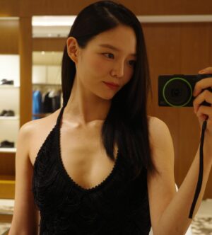 Esom Instagram - #FERRAGAMOFW24 #FERRAGAMO #페라가모 @FERRAGAMO #ad