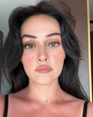 Esra Bilgiç Instagram - 🪼👁️