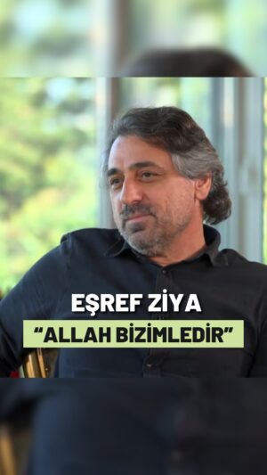 Eşref Ziya Terzi Instagram - Allah bizimledir, Allah bizle
Allah bir ümittir ümitsize
Hangi kitap yazmış insan köle diye
Mutlaka çare var çaresize
.
#esrefziyaofficial #esrefziya #ezgi #Allahbizimledir #orhangencebay #tekümit  #eşrefziyaezgileri #ezgiler #eskimeyenezgiler #albüm #marmaramüzik #eşrefziya #akustik #ilahi #enstrümantal #marmaramüzik #özgünmüzik #reels #albüm